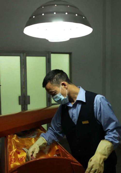 遗体化妆师爆料视频播放,揭秘遗体化妆背后的故事与挑战  第2张